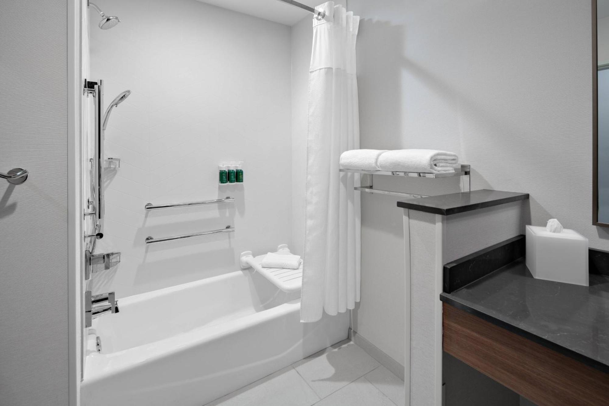 Fairfield Inn & Suites By Marriott לייק ג'נבה מראה חיצוני תמונה