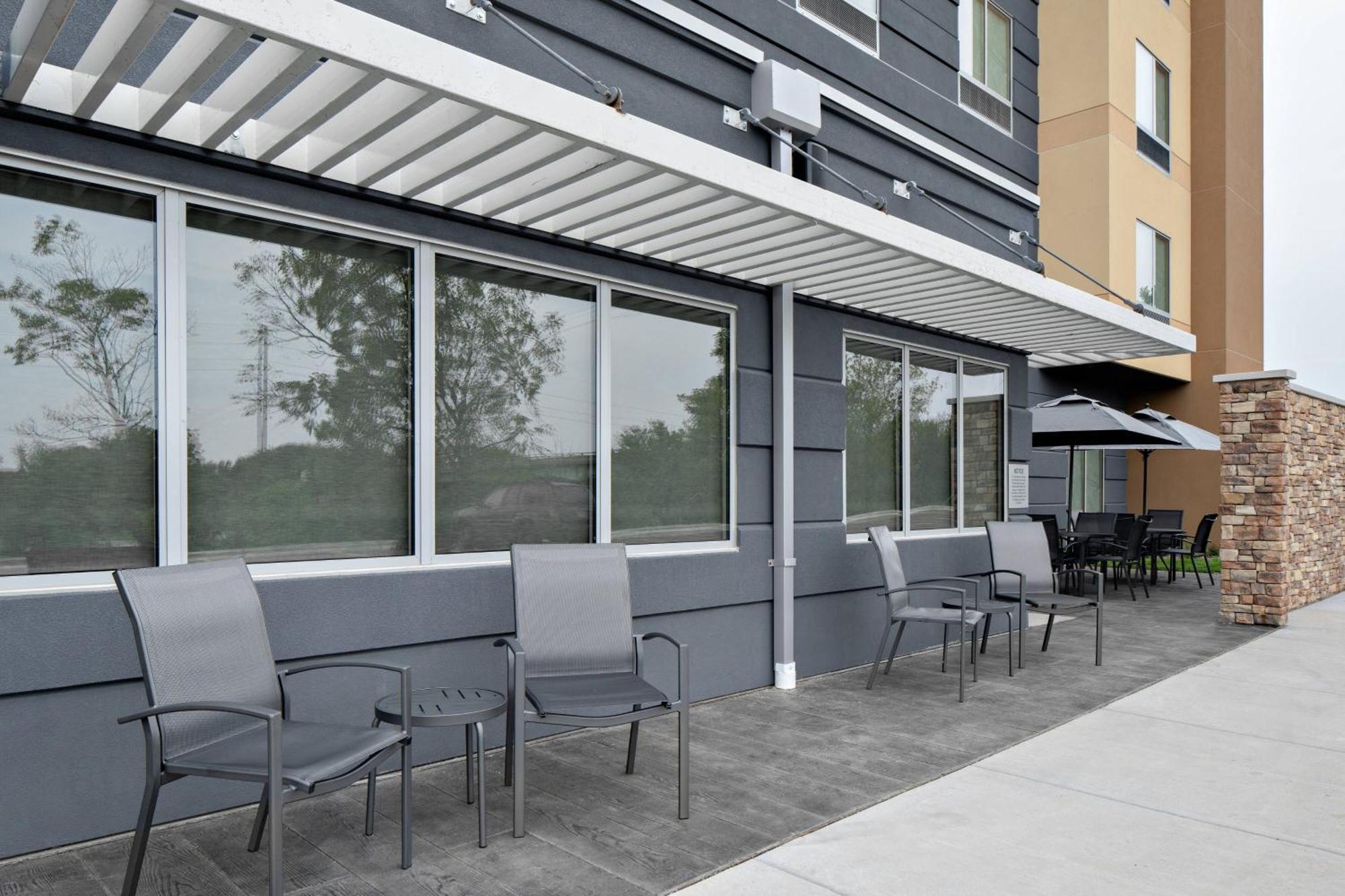 Fairfield Inn & Suites By Marriott לייק ג'נבה מראה חיצוני תמונה